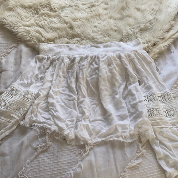 Lac detailing white off the shoulder long sleeve top. - Picture 1 of 3
